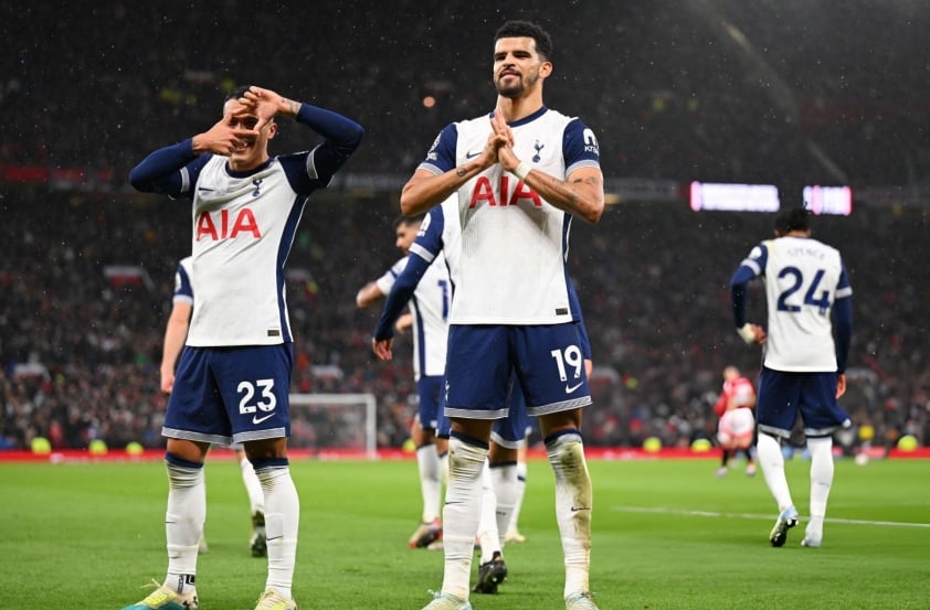 Solanke ấn định chiến thắng đậm đà cho Tottenham (Ảnh: Getty).